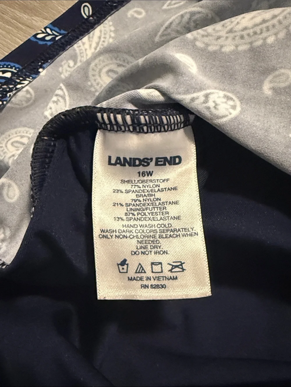 Lands'‎ End Navy Paisley Tankini Top